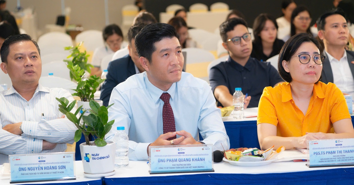 Doanh nghiệp đẩy mạnh thanh toán số, ngân hàng nói gì về chính sách phí?